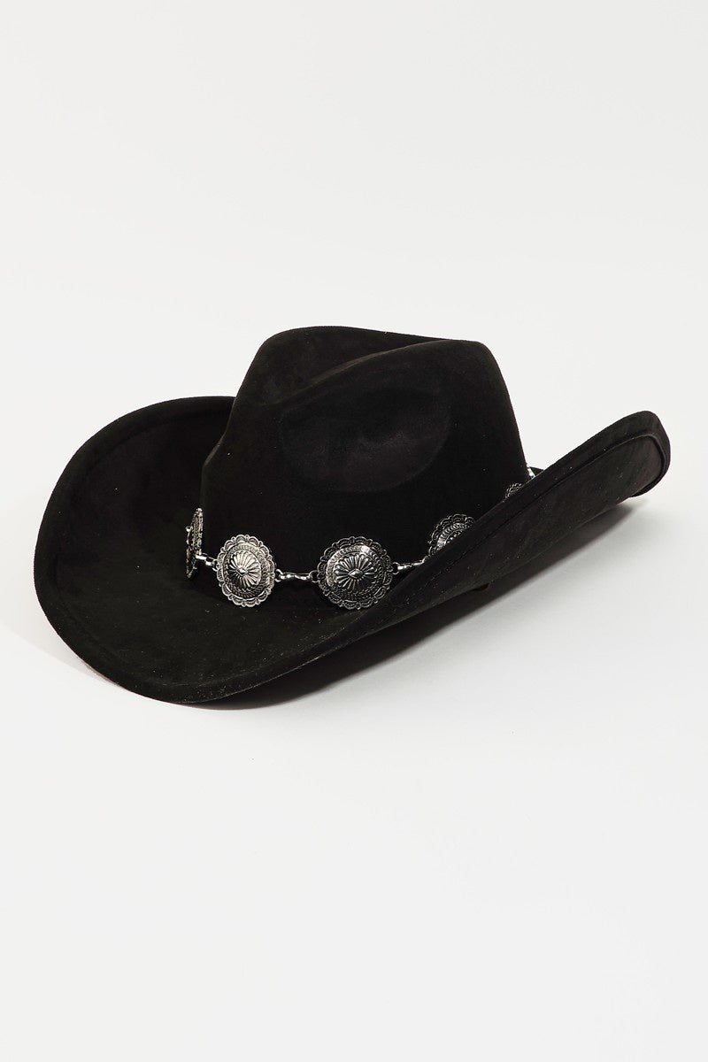 Featuring a O/S hat that comes with an inner string to adjust the fit and a silver belt detail around the top in the color black