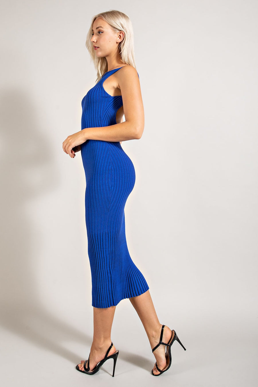 Midi short sleeve dress in the color royal blue.