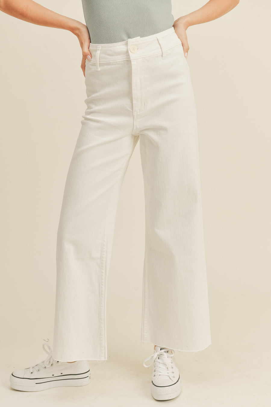 Denim wide leg jeans with an ankle cut in the color white.