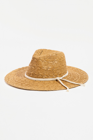 Straw hat with rope band.