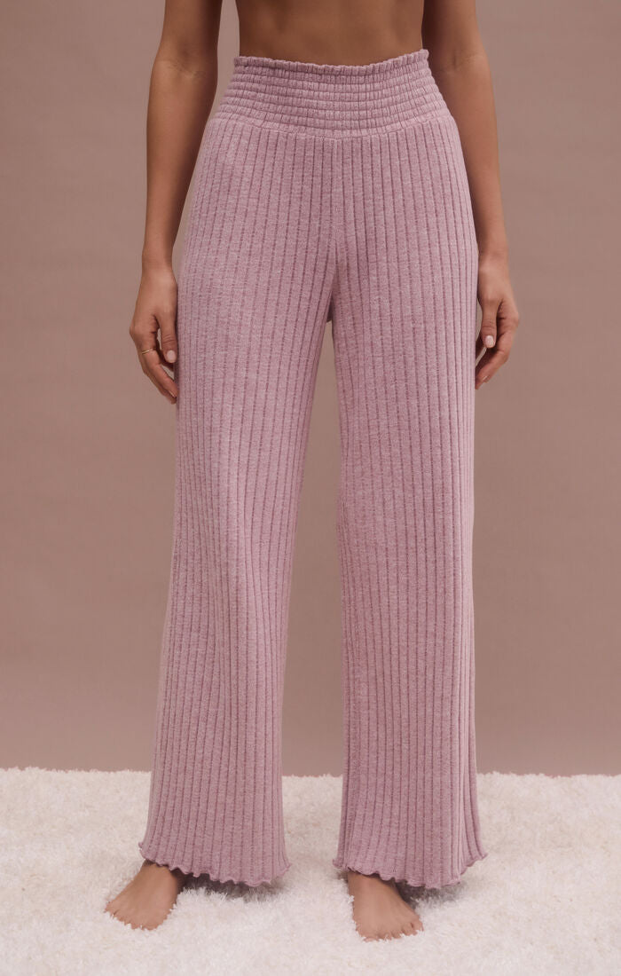 Lounge pants in the color Violet Heather. 