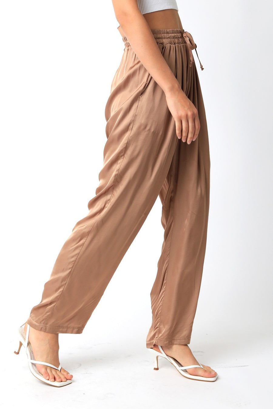Loose fit pants with pleated waistband and drawstring waist.
