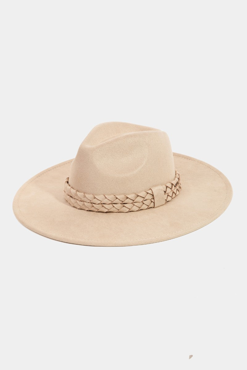 Fedora hat with braided strap in the color Light Suntan.