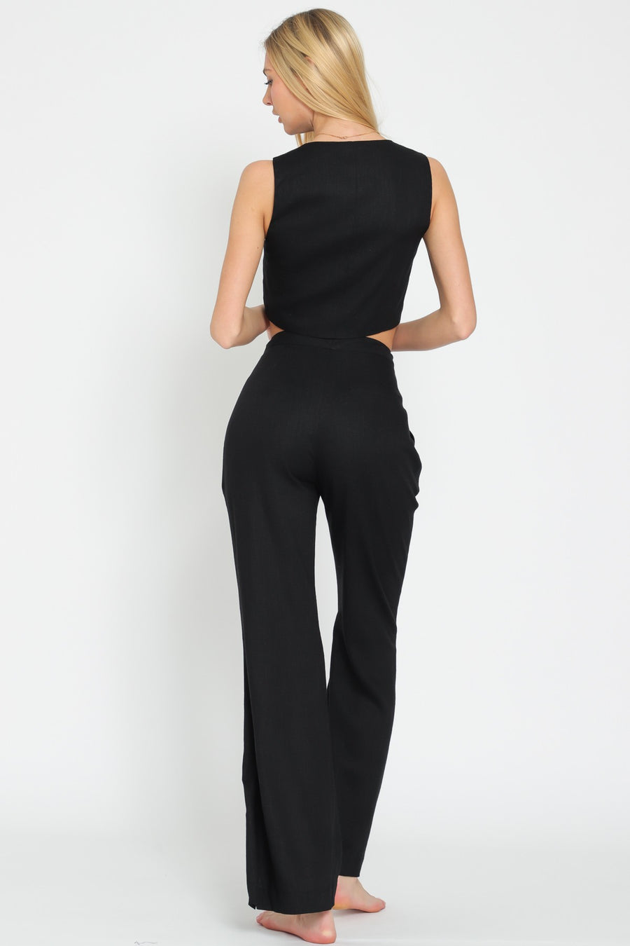 High waisted pants with pockets and button detail.