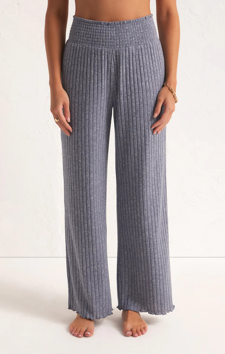 Featuring a Lounge pants with a thick ruched waist band&nbsp; in the color dusty Navy 