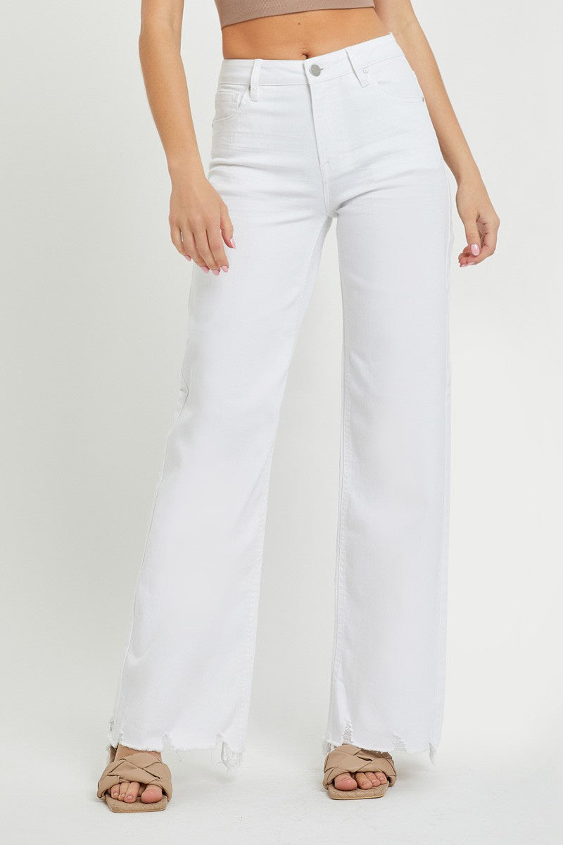 White high rise denim jeans with wide leg.92% Cotton, 6% Polyester, 2% Spandex 