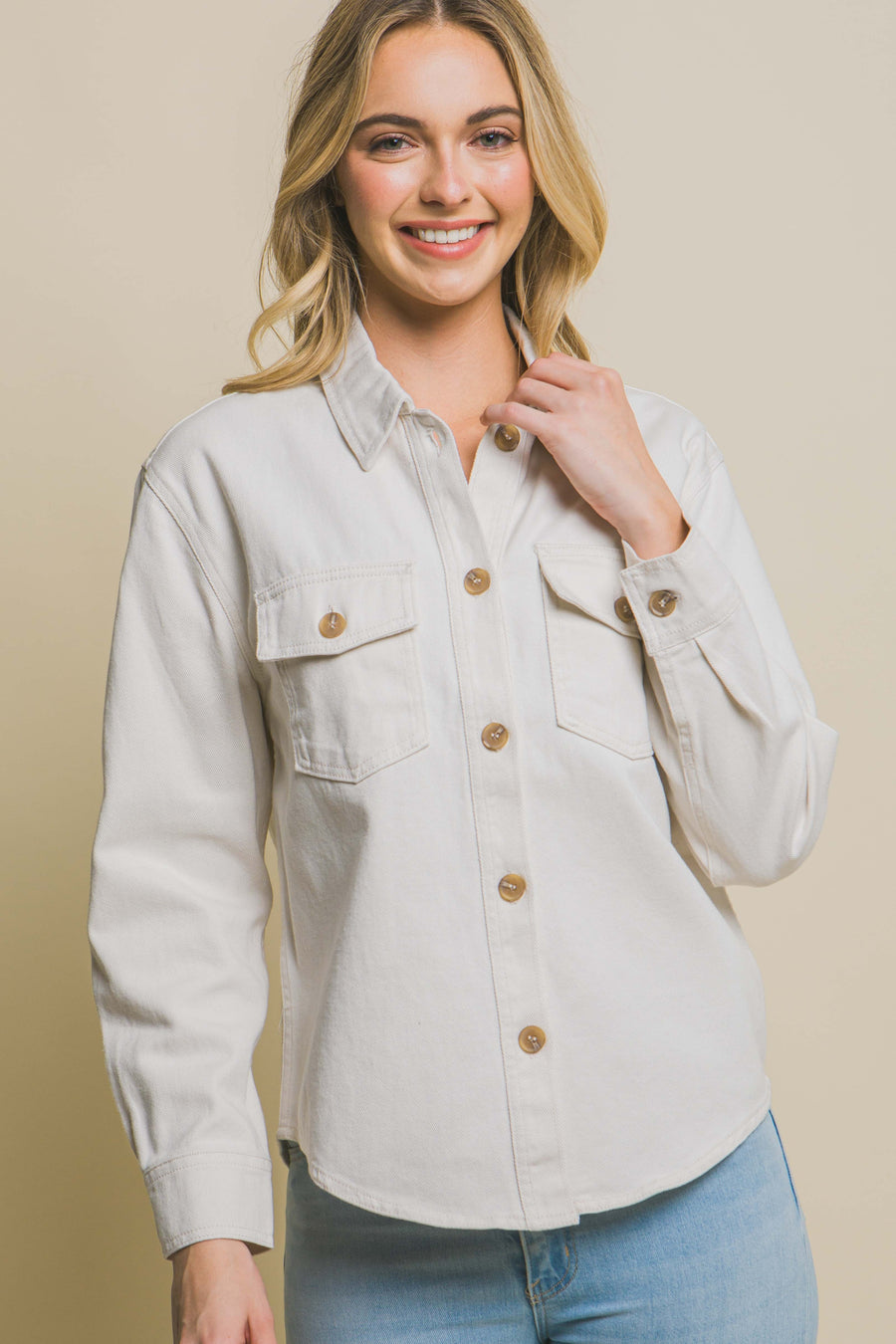 Featuring a longsleeve button up jacket with two front pockets in the color stone