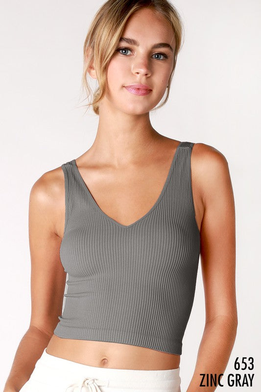 Ribbed cropped tank top.