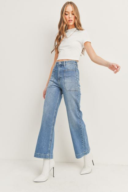 High Rise denim jeans in the color medium denim with front pockets.