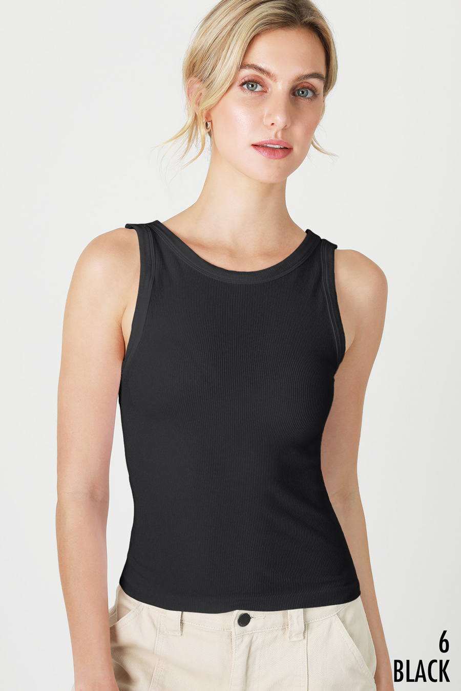Seamless long tank top in the color black.