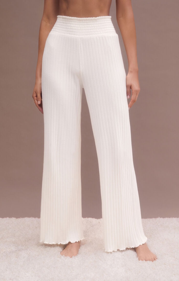 Lounge pants in the color bone. 