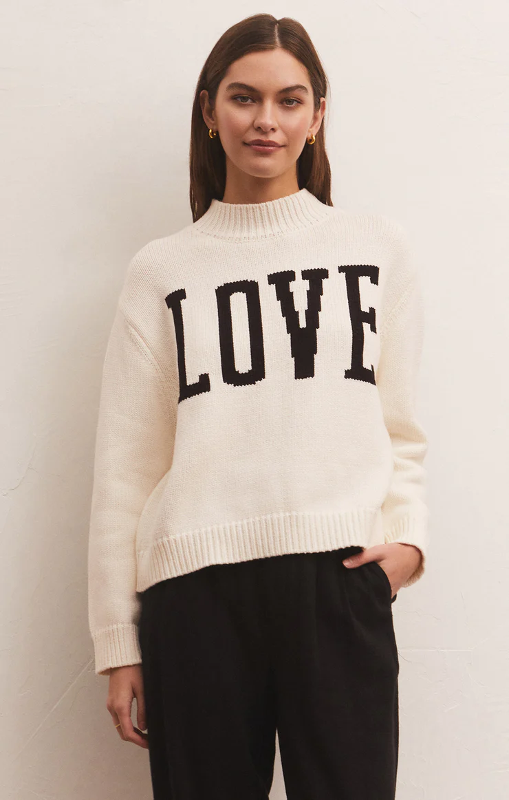 Sweater with collegiate lettering in the color sandstone. 